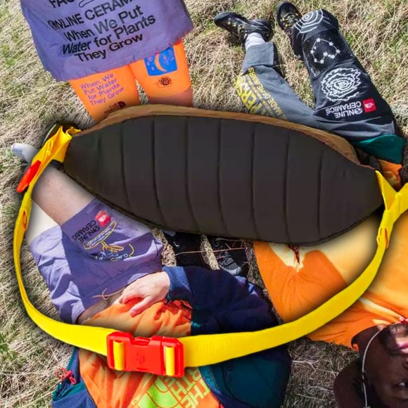 🆕 The North face x Online Ceramics Mountain Lumbar Bag 💼 - Picture 3 of 3